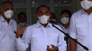 foto: edy rahmayadi beri keterangan penuntasan minyak goreng (bas)