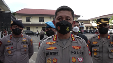 foto : Kapolrestabes Medan Kombes Valentino Tatareda Tes Urin Personel (medannewstv)